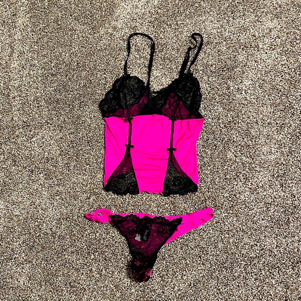 Vintage 1990’s Fredricks of Hollywood Fuchsia & Black Lace Cami & Thong Set sz M